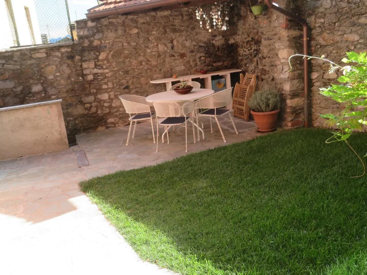 Apartment Appartamenti Il Castellaccio San Siro  Italien